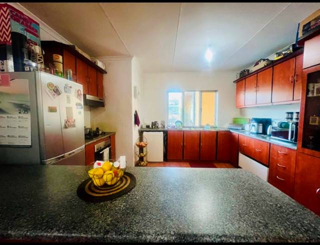 4 BEDROOM HOUSE FOR SALE IN RESERVOIR HILLS